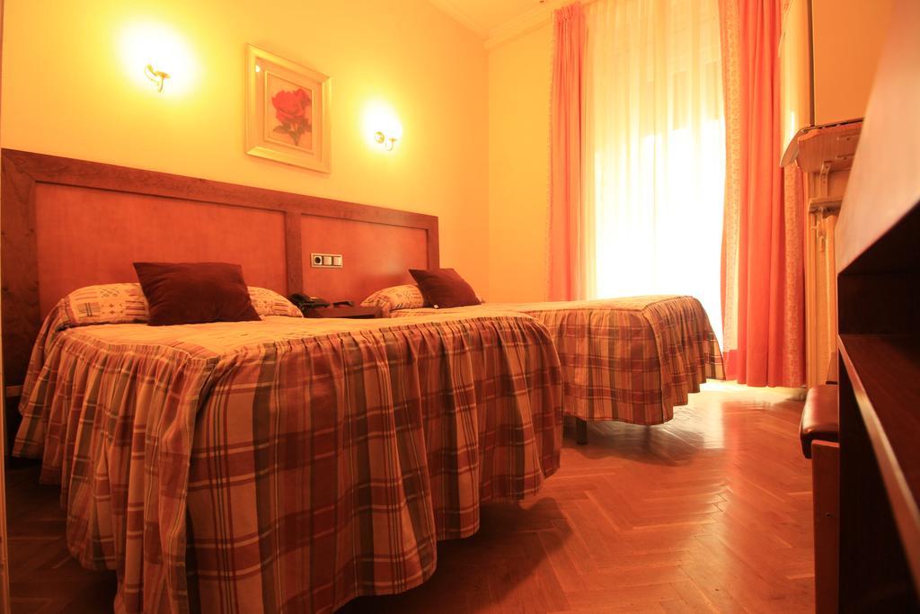 Hostal Greco Gran Via Madryt Zewnętrze zdjęcie