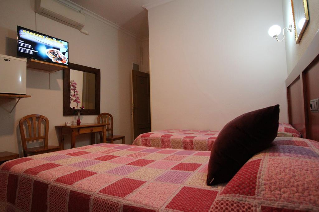 Hostal Greco Gran Via Madryt Zewnętrze zdjęcie