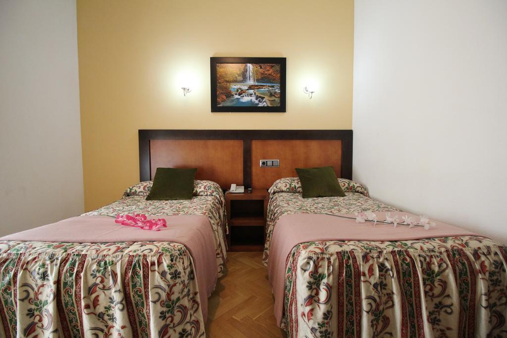 Hostal Greco Gran Via Madryt Zewnętrze zdjęcie
