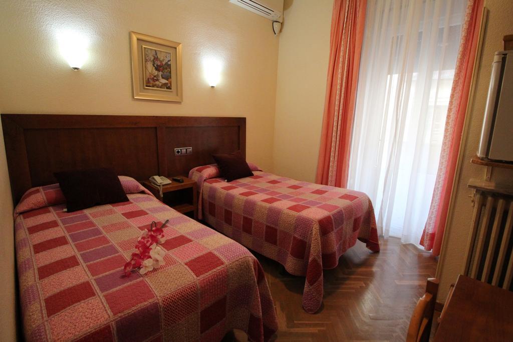 Hostal Greco Gran Via Madryt Zewnętrze zdjęcie