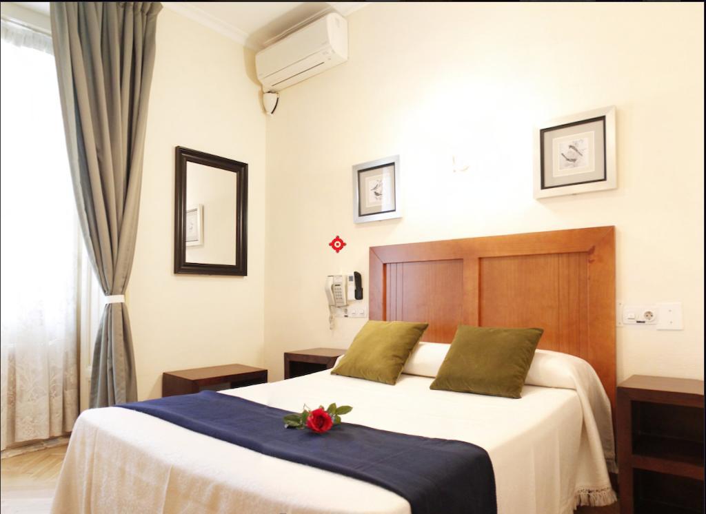 Hostal Greco Gran Via Madryt Zewnętrze zdjęcie
