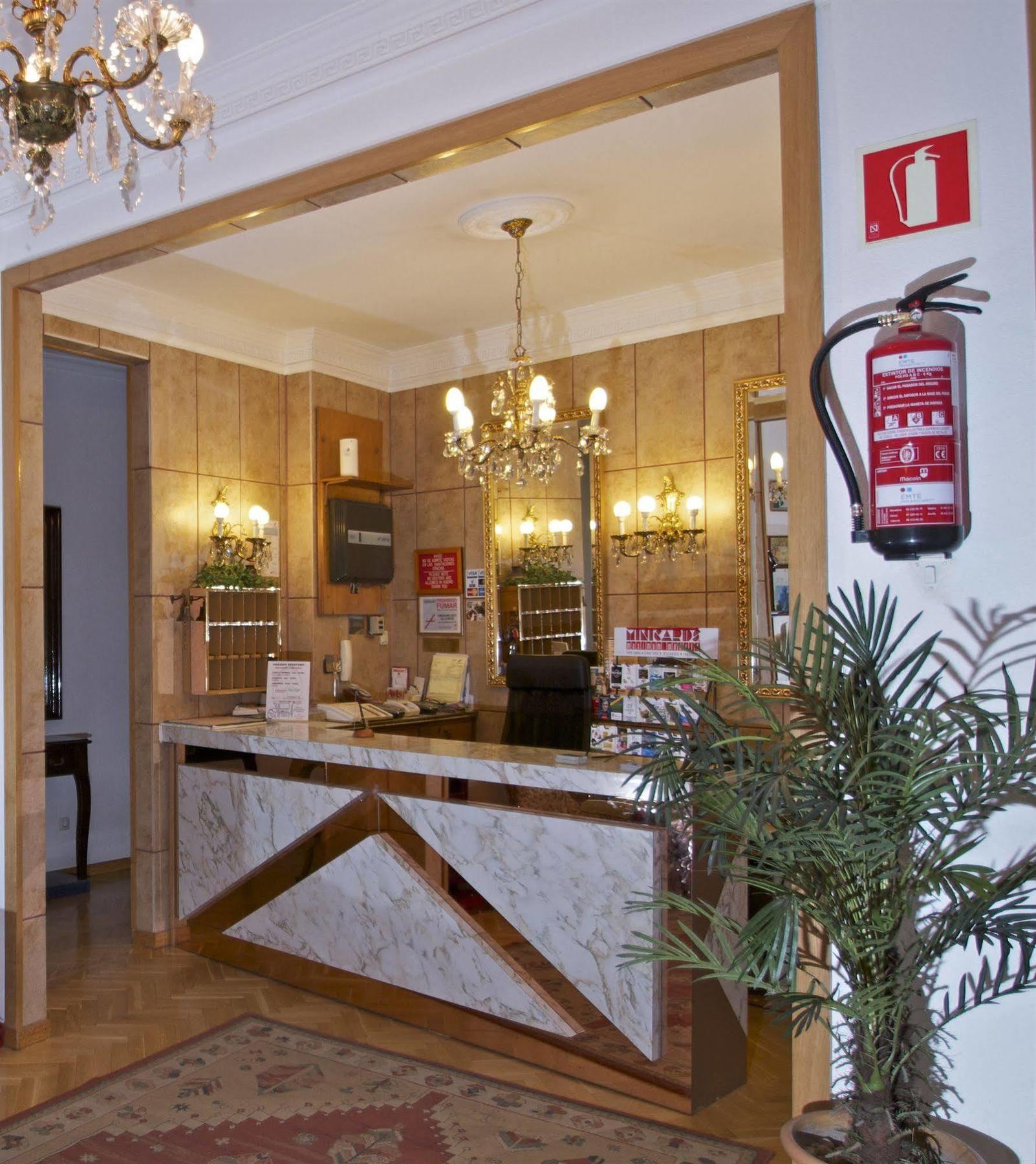 Hostal Greco Gran Via Madryt Zewnętrze zdjęcie