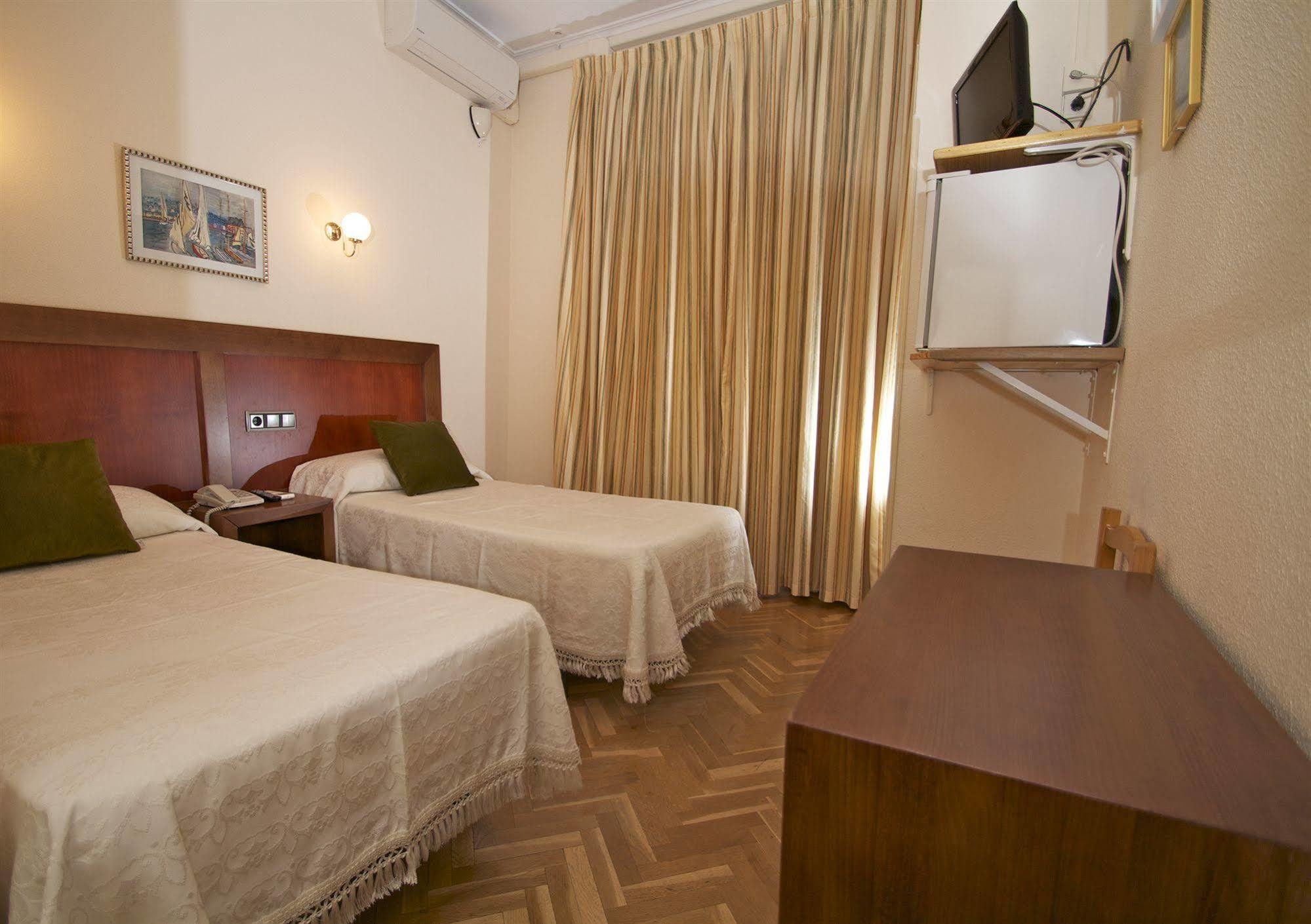 Hostal Greco Gran Via Madryt Zewnętrze zdjęcie