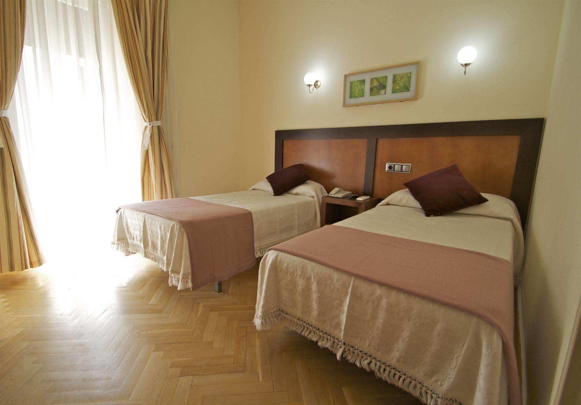 Hostal Greco Gran Via Madryt Zewnętrze zdjęcie