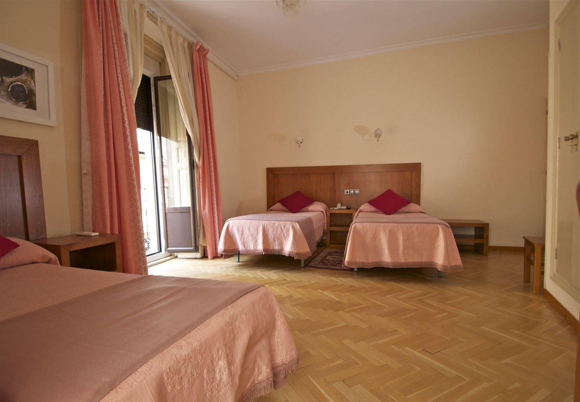 Hostal Greco Gran Via Madryt Zewnętrze zdjęcie