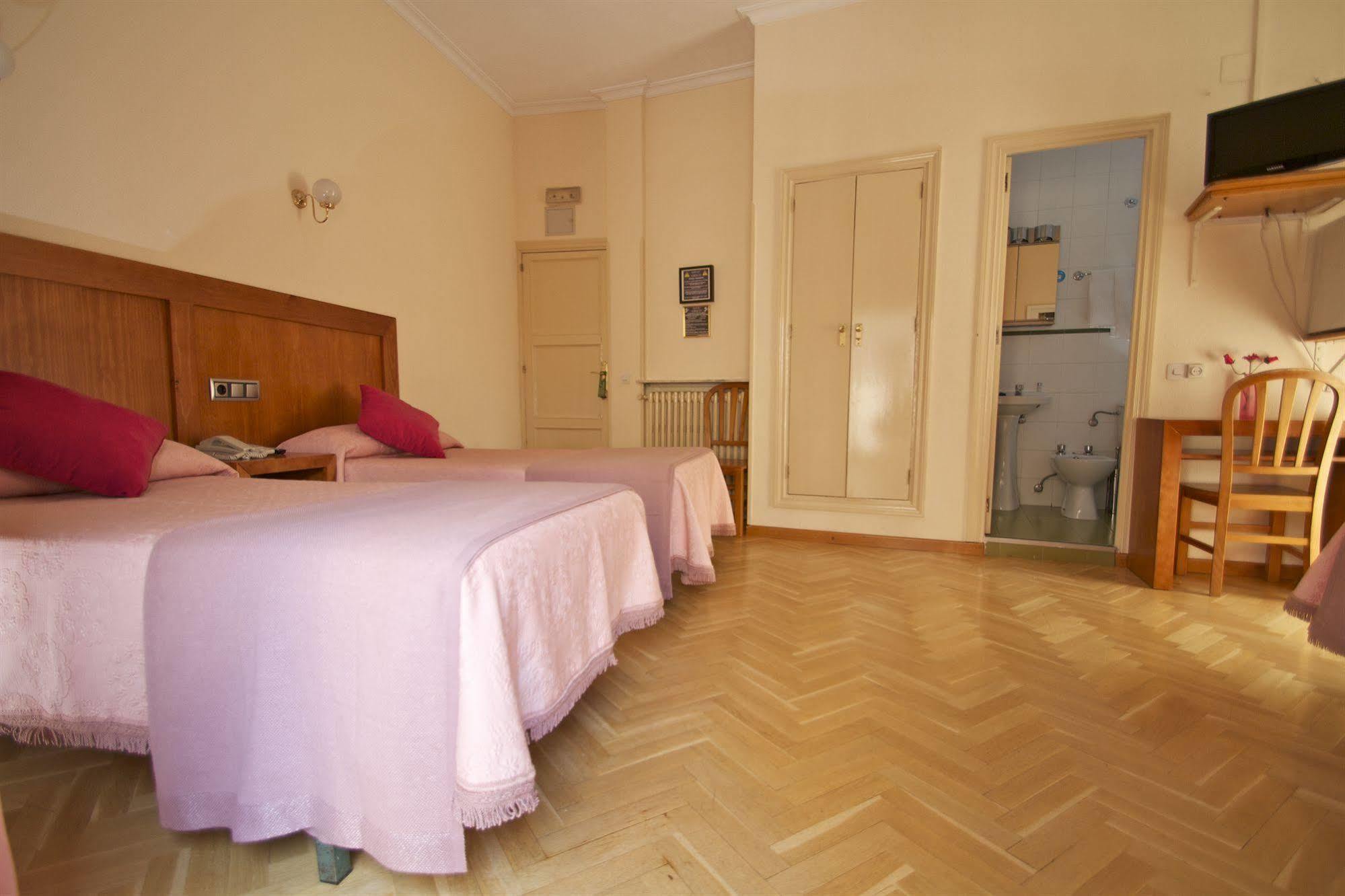Hostal Greco Gran Via Madryt Zewnętrze zdjęcie