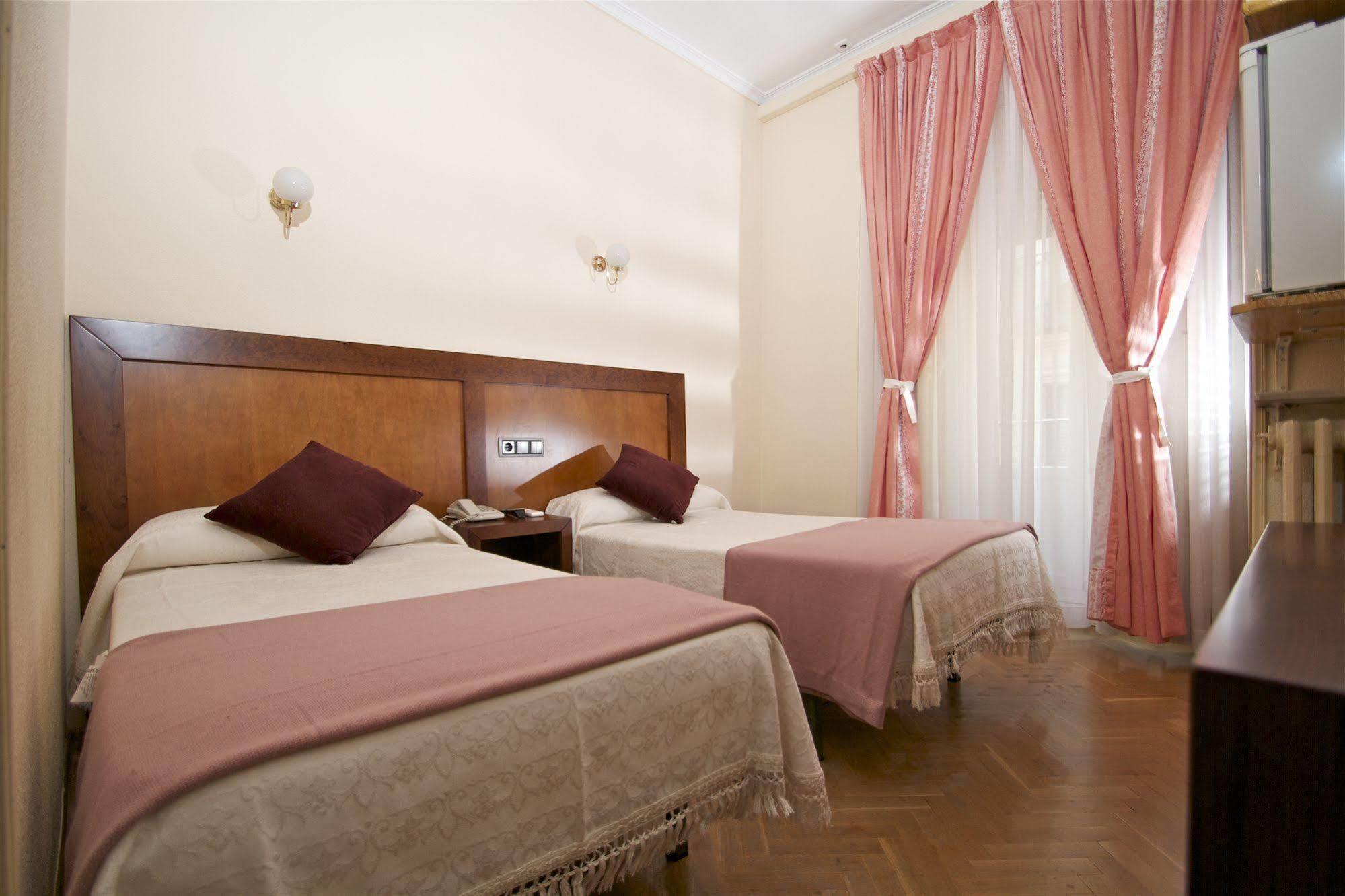 Hostal Greco Gran Via Madryt Zewnętrze zdjęcie