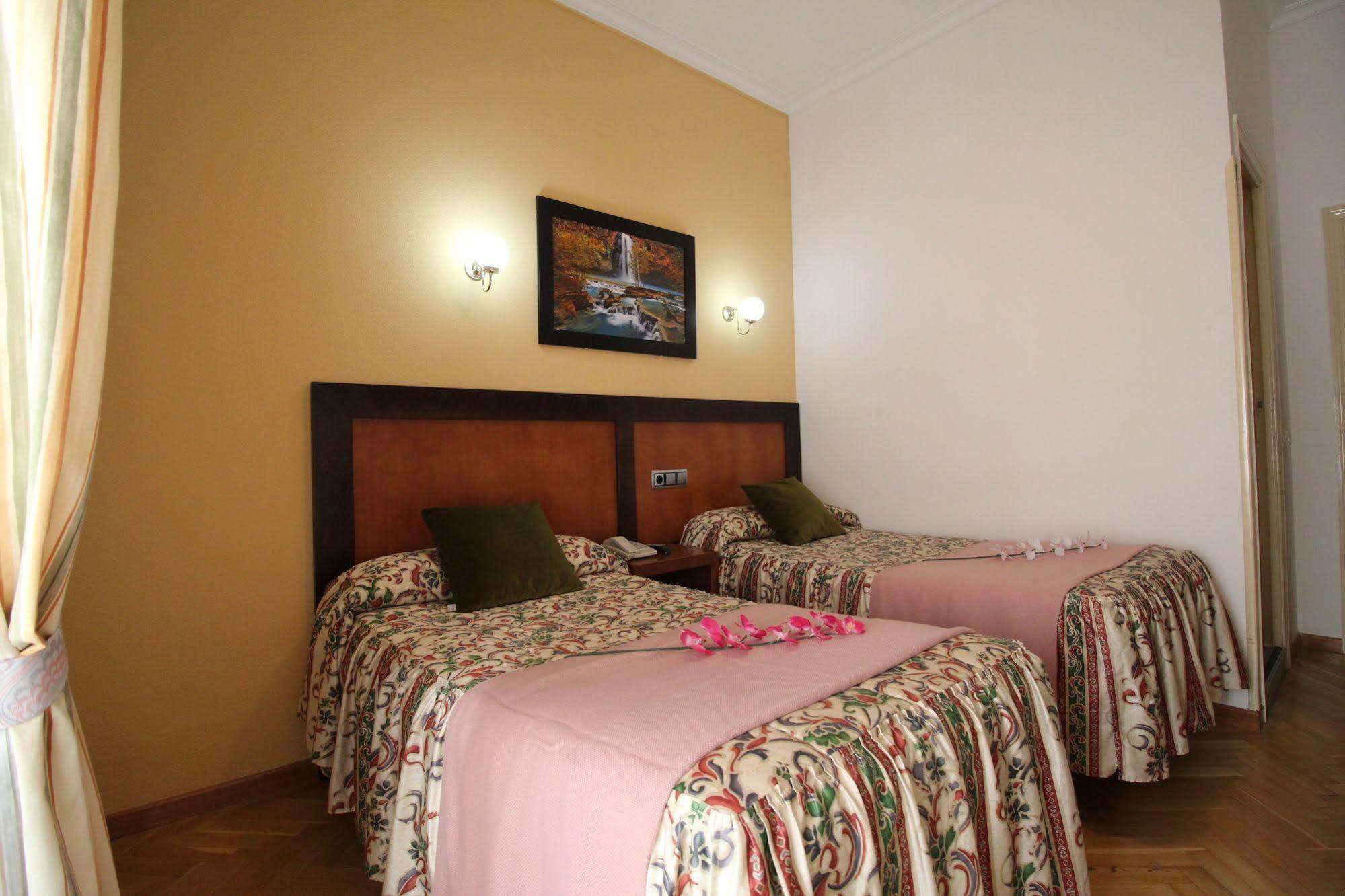 Hostal Greco Gran Via Madryt Zewnętrze zdjęcie