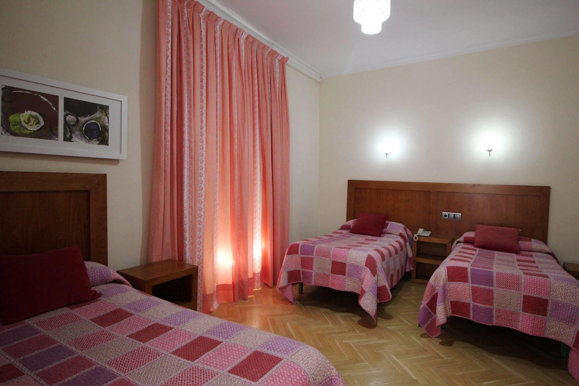 Hostal Greco Gran Via Madryt Zewnętrze zdjęcie