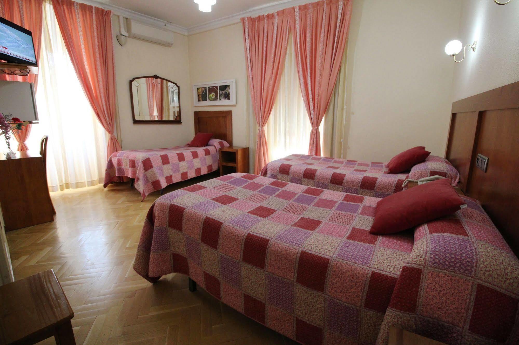 Hostal Greco Gran Via Madryt Zewnętrze zdjęcie