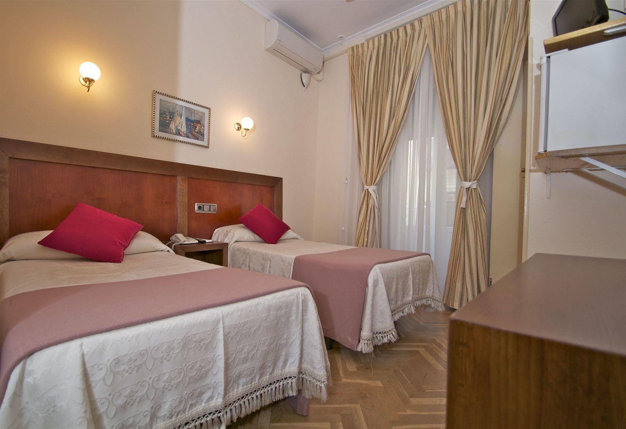 Hostal Greco Gran Via Madryt Zewnętrze zdjęcie